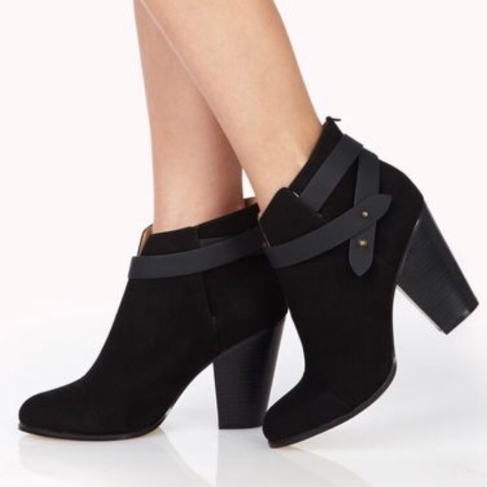 F21 • Black  • Ankle • Booties • EUC